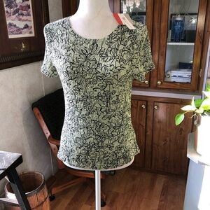 NWT CROFT & BARROW STRETCH SIZE SMALL SAGE GREEN SHORT SLEEVE W/BLACK FLORAL